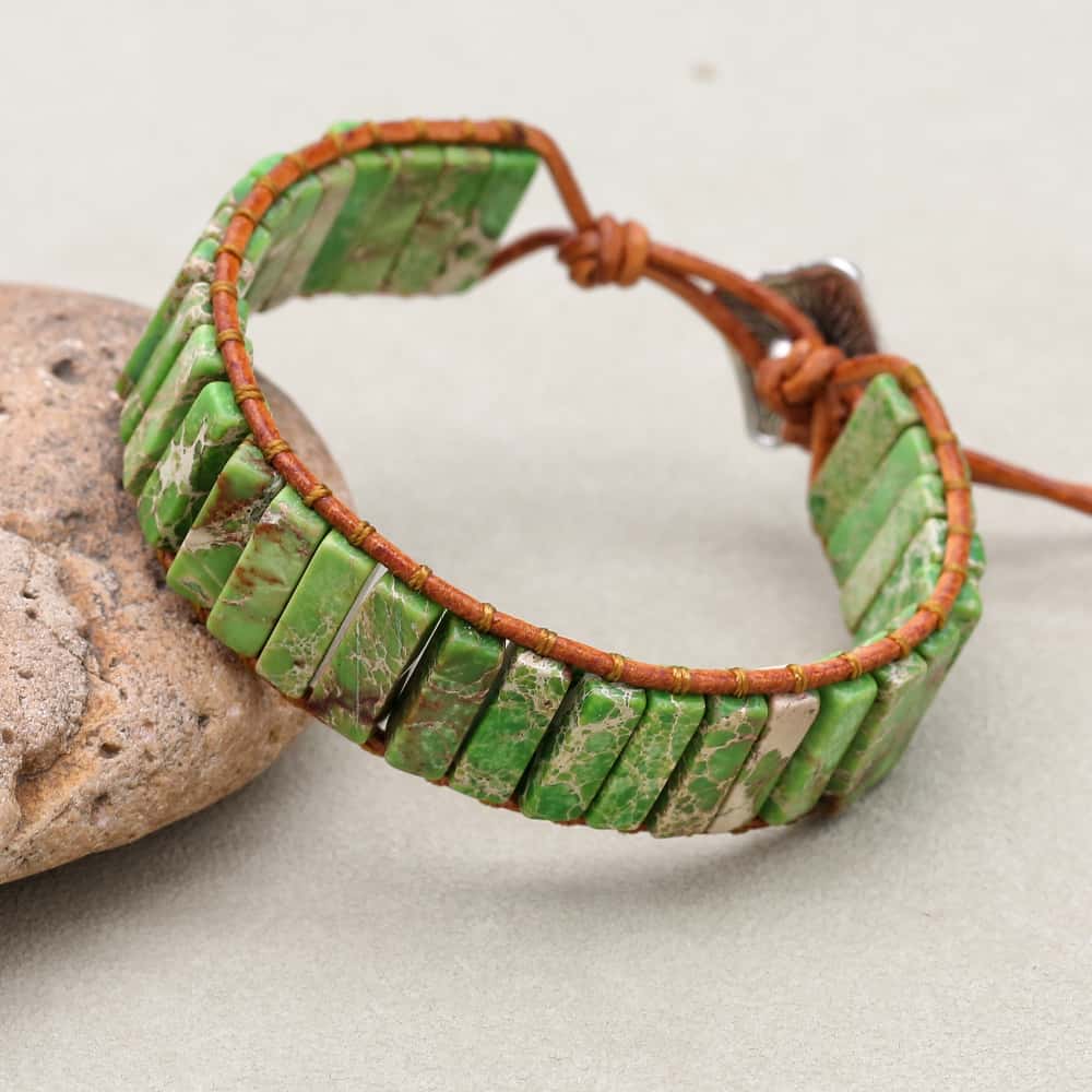 Vitalität und Heilung Bohemien-Lederarmband mit grünem Imperial-Jaspis zum Wickeln