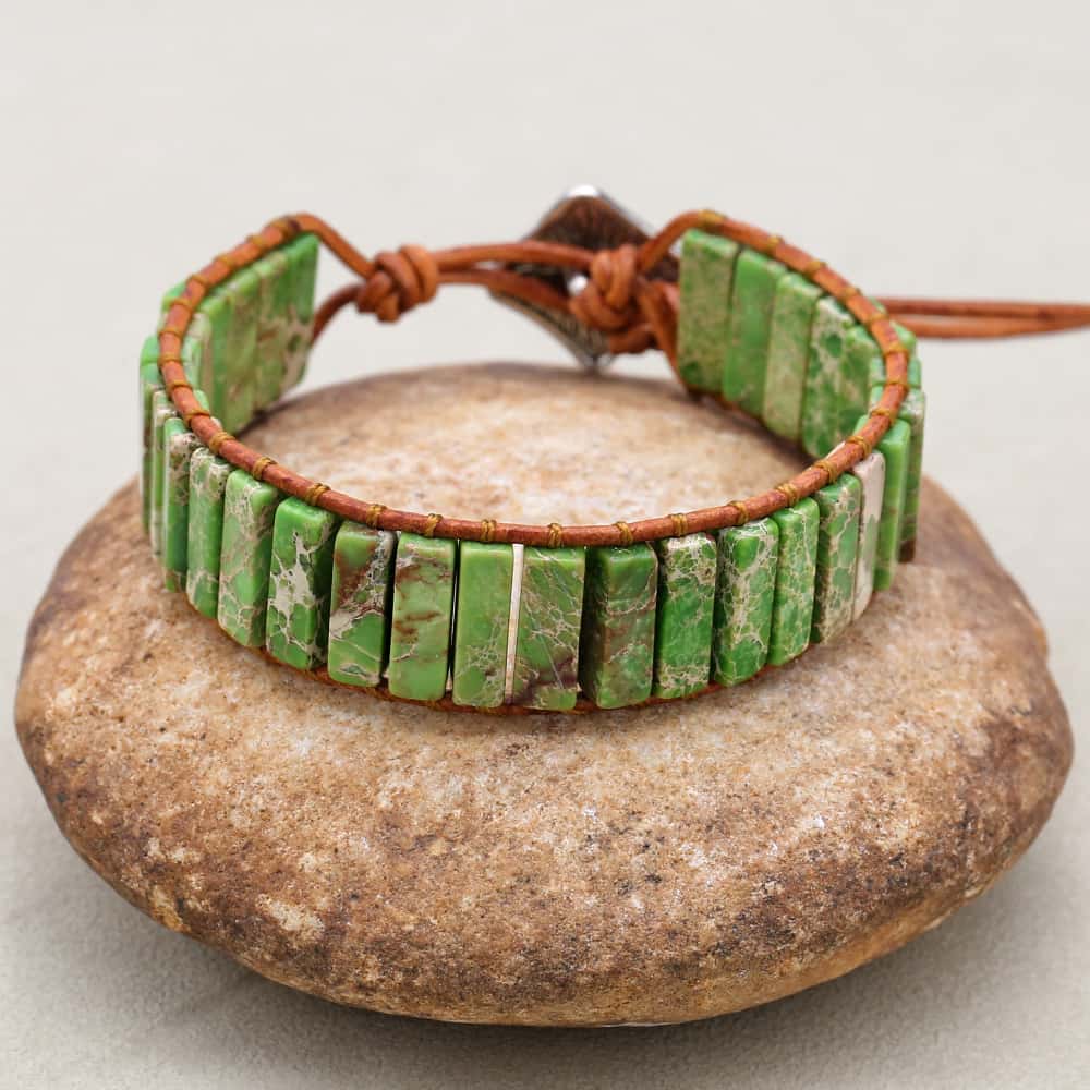 Vitalität und Heilung Bohemien-Lederarmband mit grünem Imperial-Jaspis zum Wickeln
