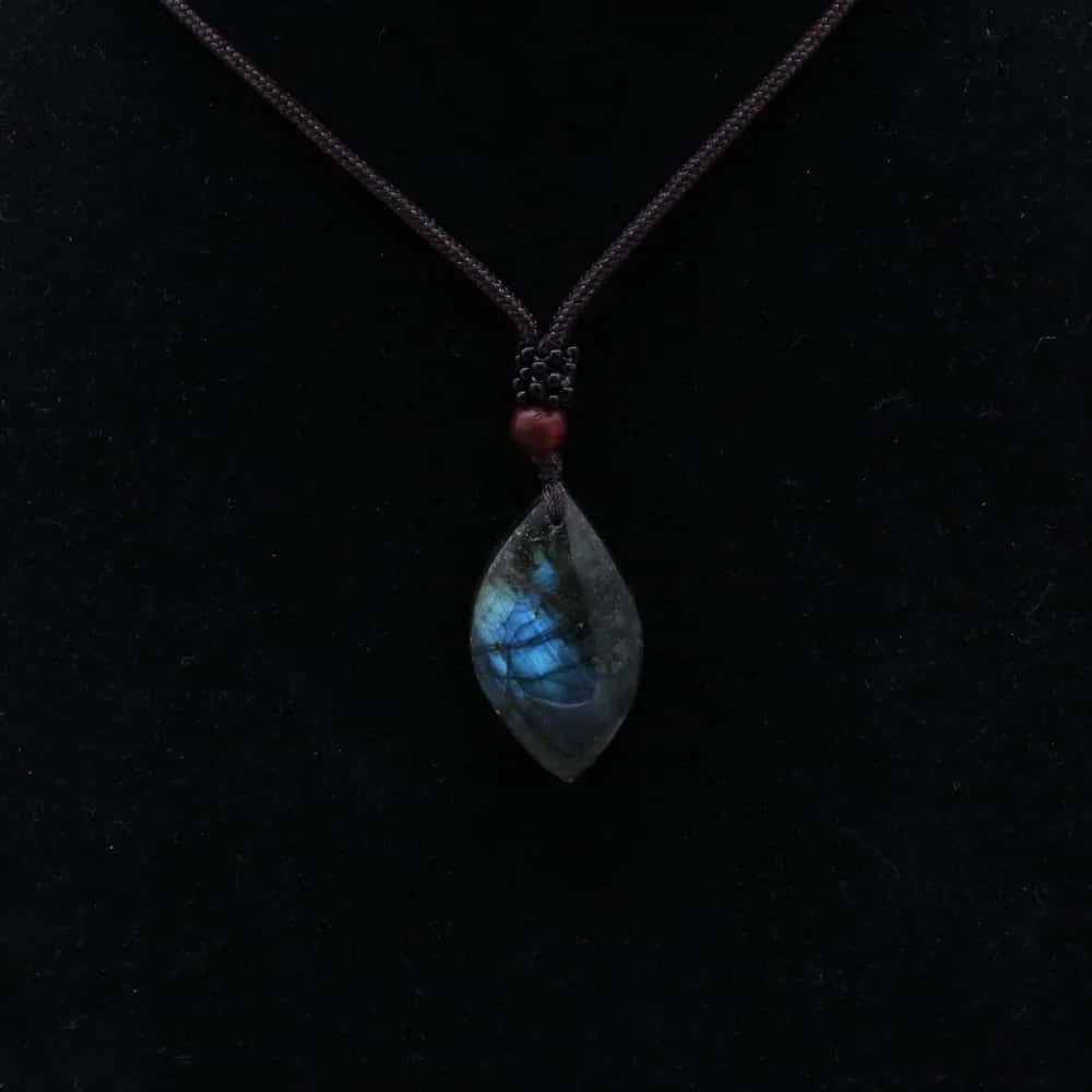 Natural Labradorite Pendant Necklace: Mystical Spectrolite for Intuition & Protection