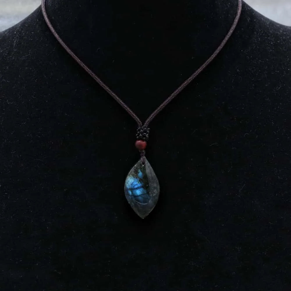 Natural Labradorite Pendant Necklace: Mystical Spectrolite for Intuition & Protection